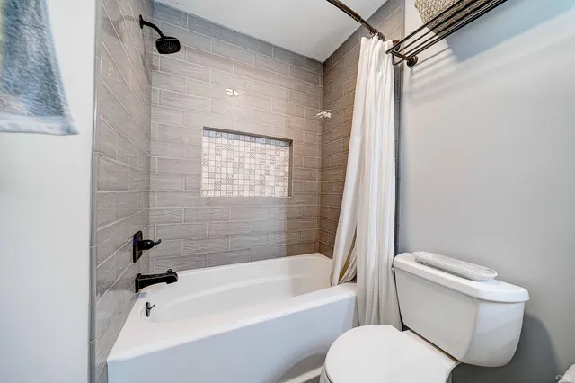 a bathroom with a toilet and a bathtub
