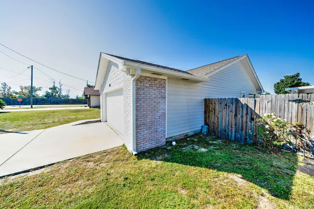 a view of a backyard with pathway