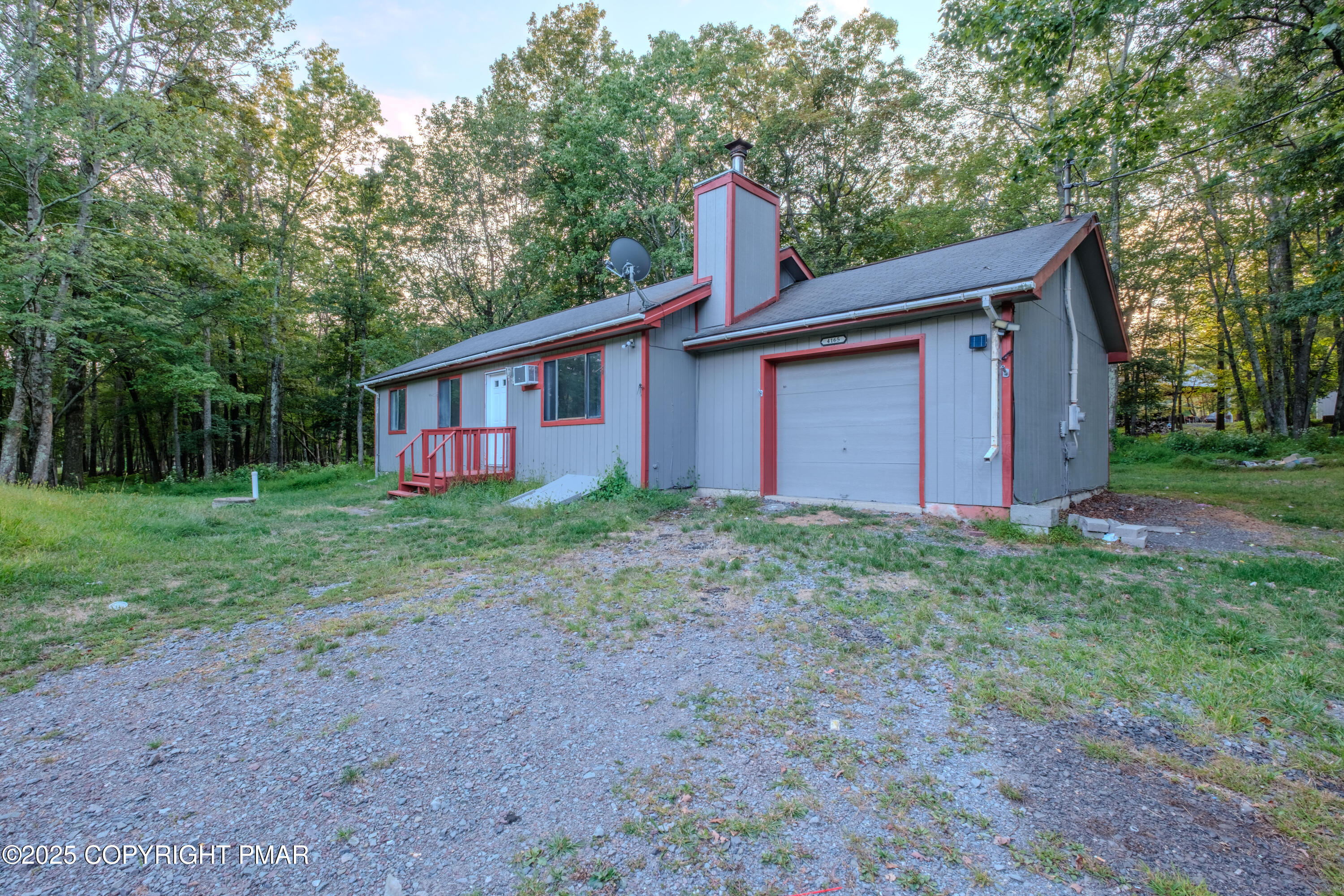 4165 Pine Ridge Drive East Bushkill, PA 18324 - Photo 3 of 31 20254165_PR02