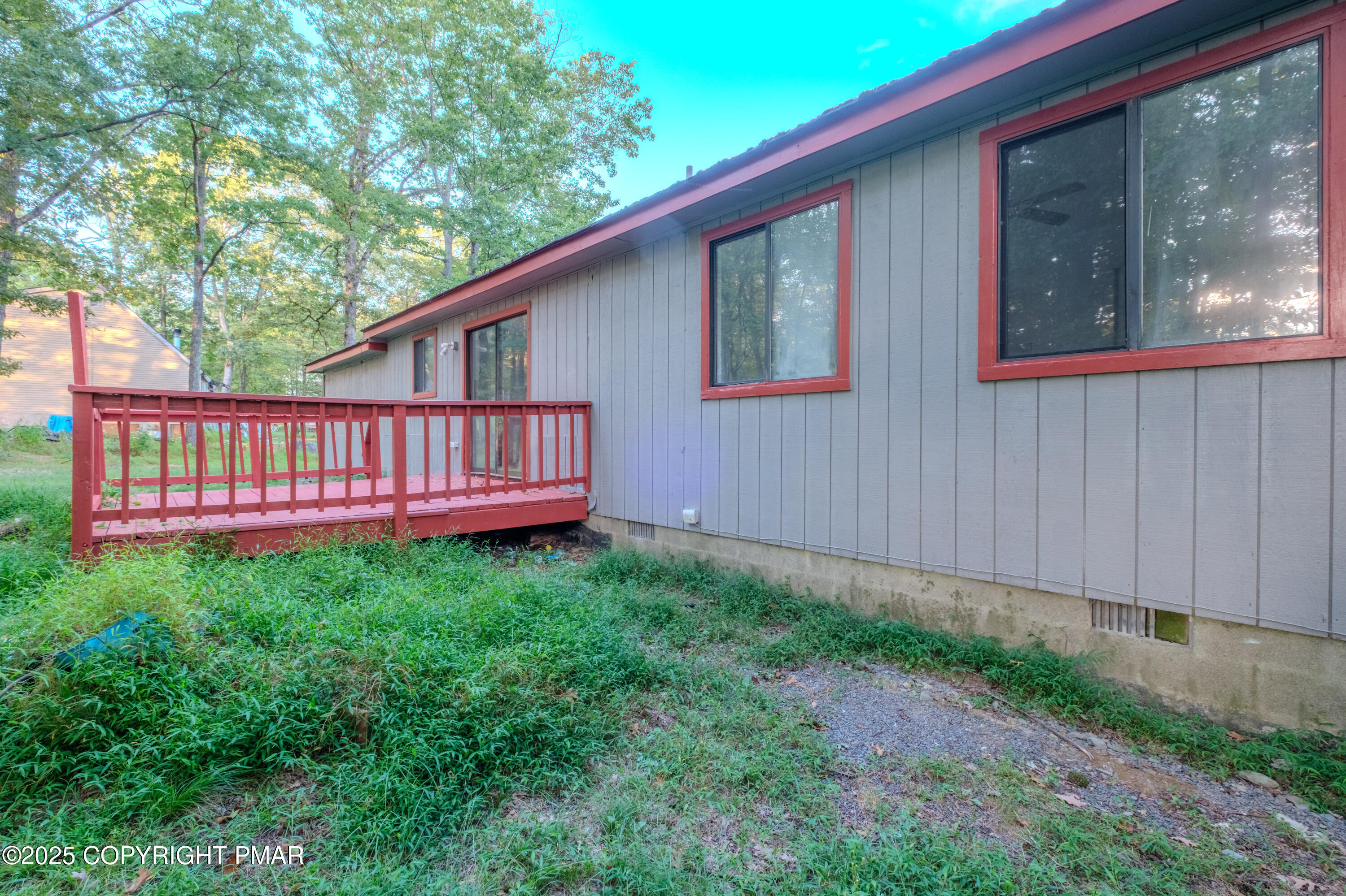 4165 Pine Ridge Drive East Bushkill, PA 18324 - Photo 10 of 31 20254165_PR06