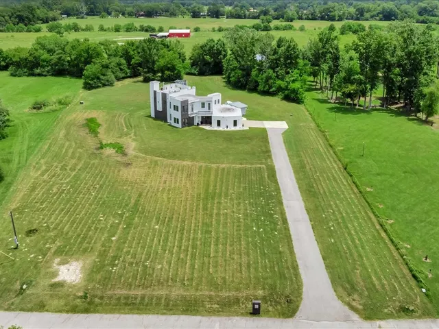 $699,900 | 129 White Oak Loop, Lufkin, TX 75901