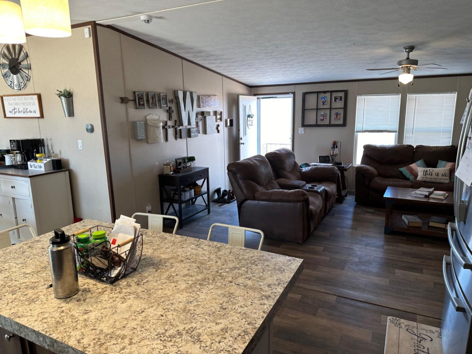 760 Highway 82 Ralls, TX 79357 - Photo 11 of 25 a living room with furniture window and wooden floor