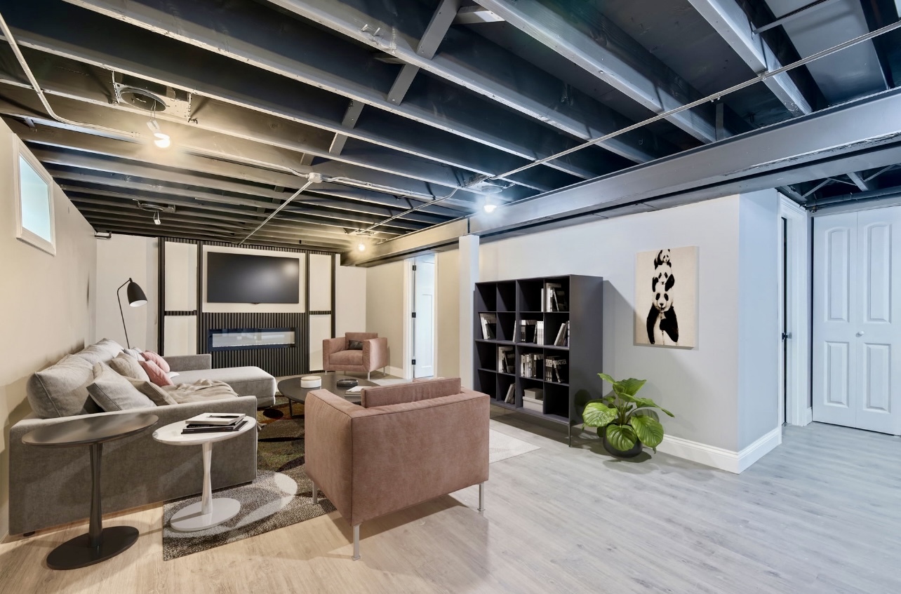 15019 Evers Street Dolton, IL 60419 - Photo 6 of 8 a living room with furniture