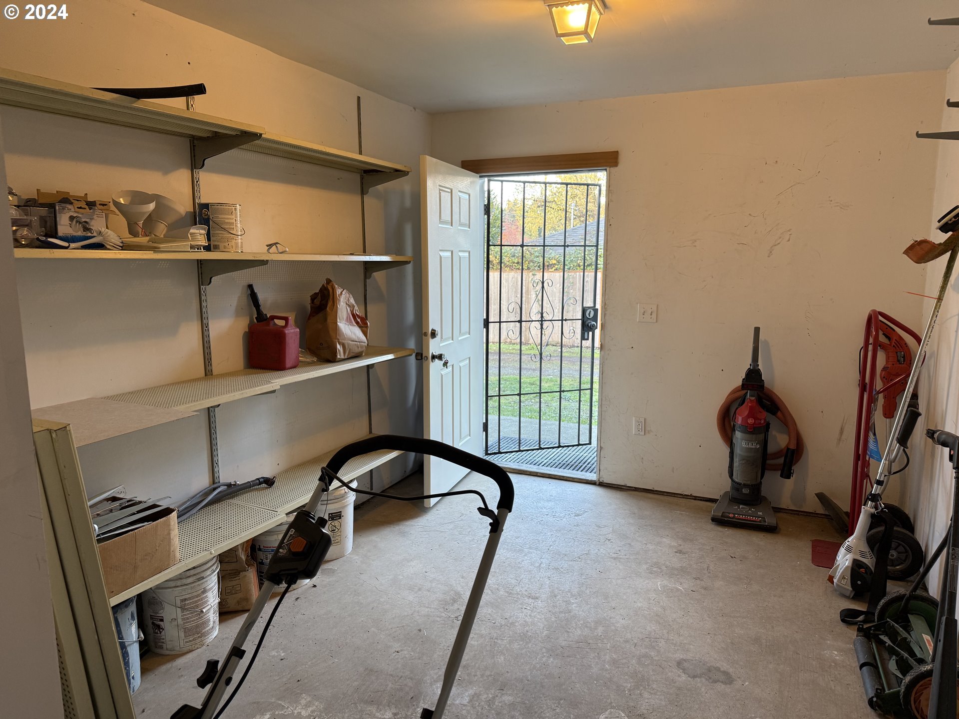 9845 North Lombard Street Portland, OR 97203 - Photo 31 of 35 a view of a room with gym equipment
