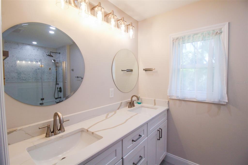 691 Russell Street Longboat Key, FL 34228 - Photo 21 of 38