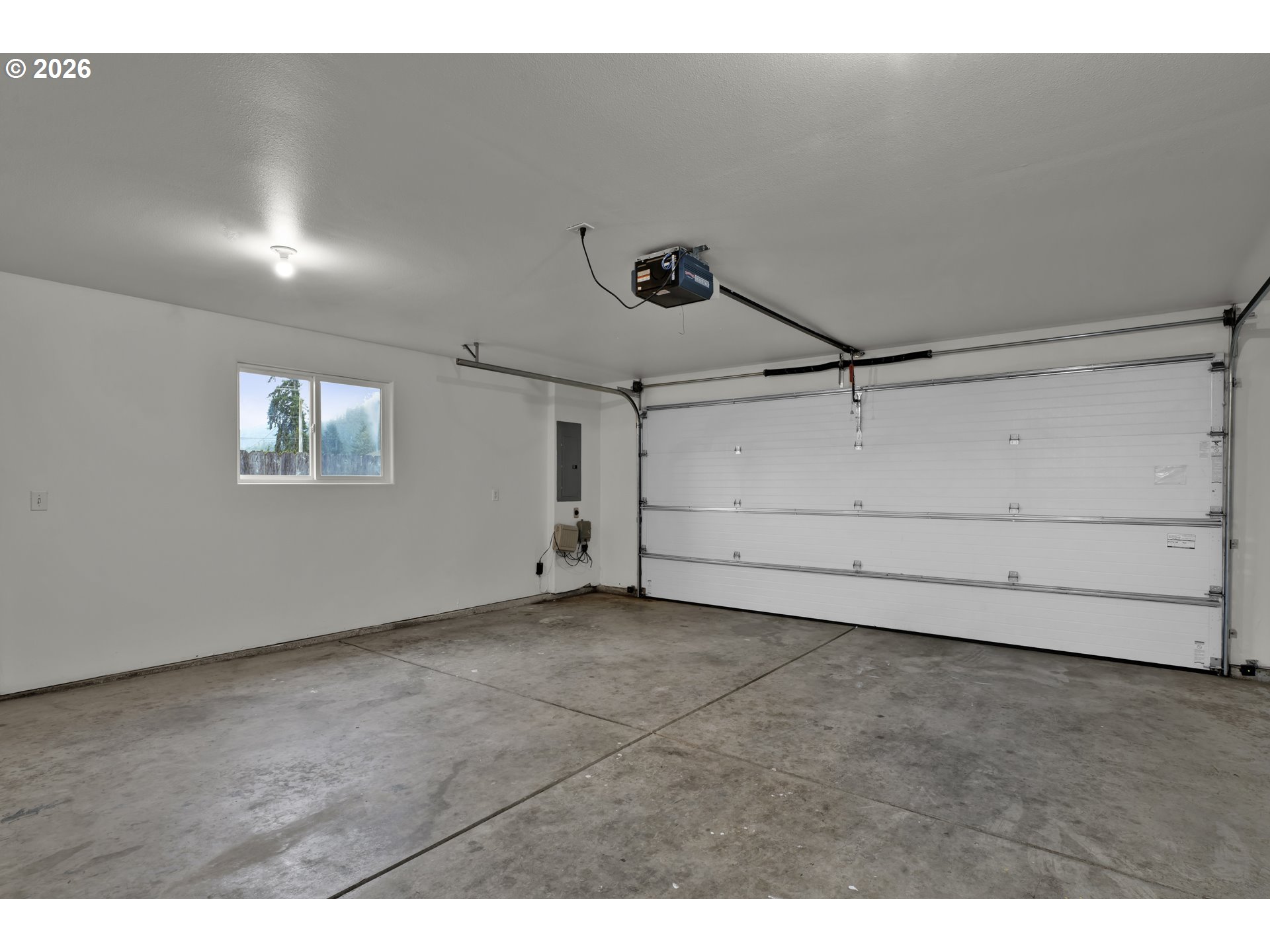 340 54th Street Springfield, OR 97478 - Photo 32 of 33 a view of a garage