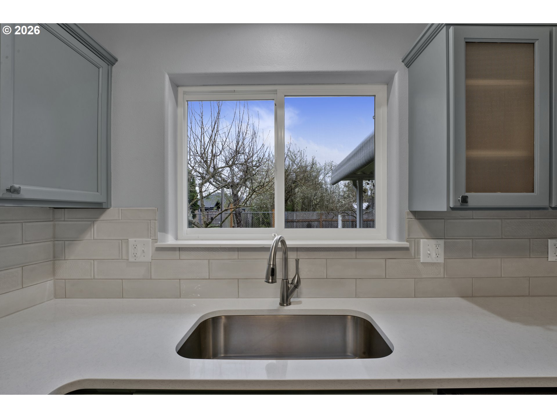 340 54th Street Springfield, OR 97478 - Photo 10 of 33 a sink with a window