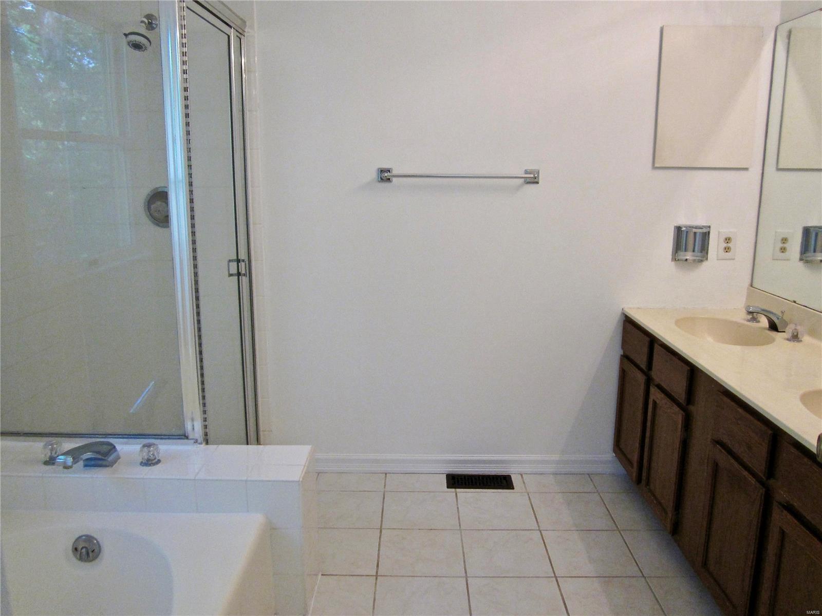 1619 Forestview Ridge Lane Ballwin, MO 63021 - Photo 24 of 41 Gallery Image 24