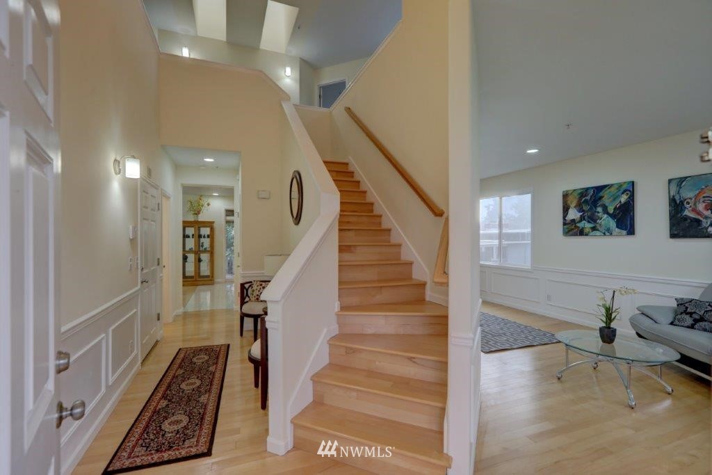 324 Powell Avenue Southwest Renton, WA 98057 - Photo 2 of 23