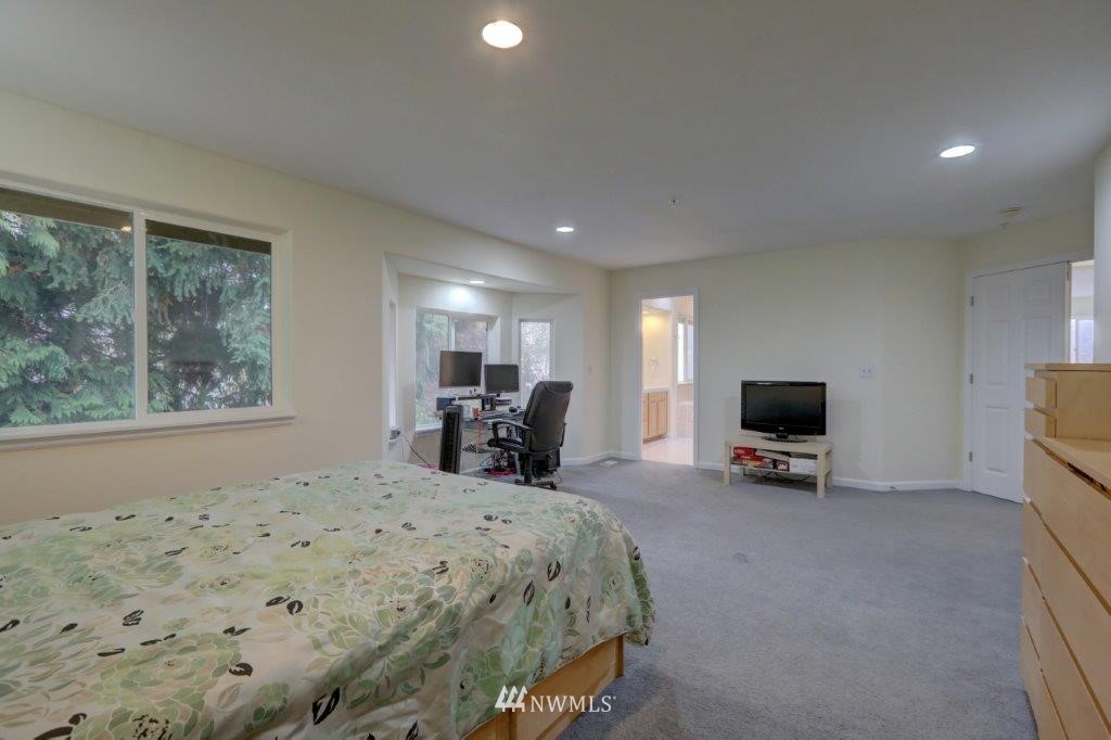 324 Powell Avenue Southwest Renton, WA 98057 - Photo 11 of 23