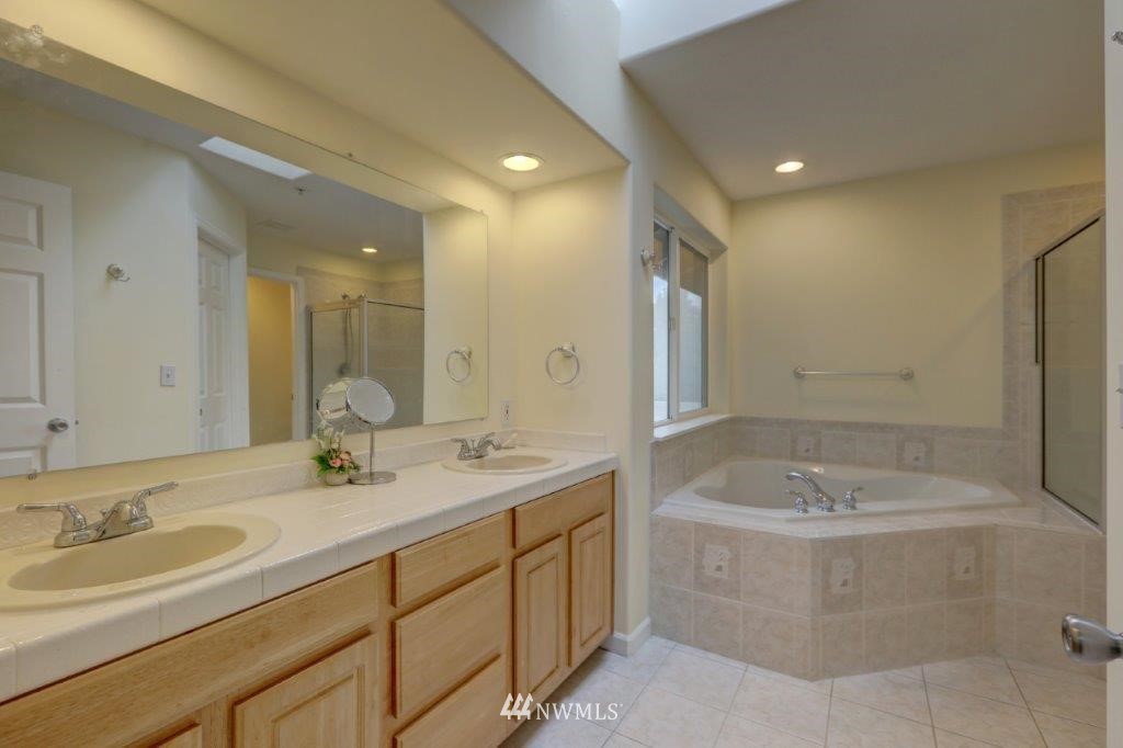 324 Powell Avenue Southwest Renton, WA 98057 - Photo 12 of 23