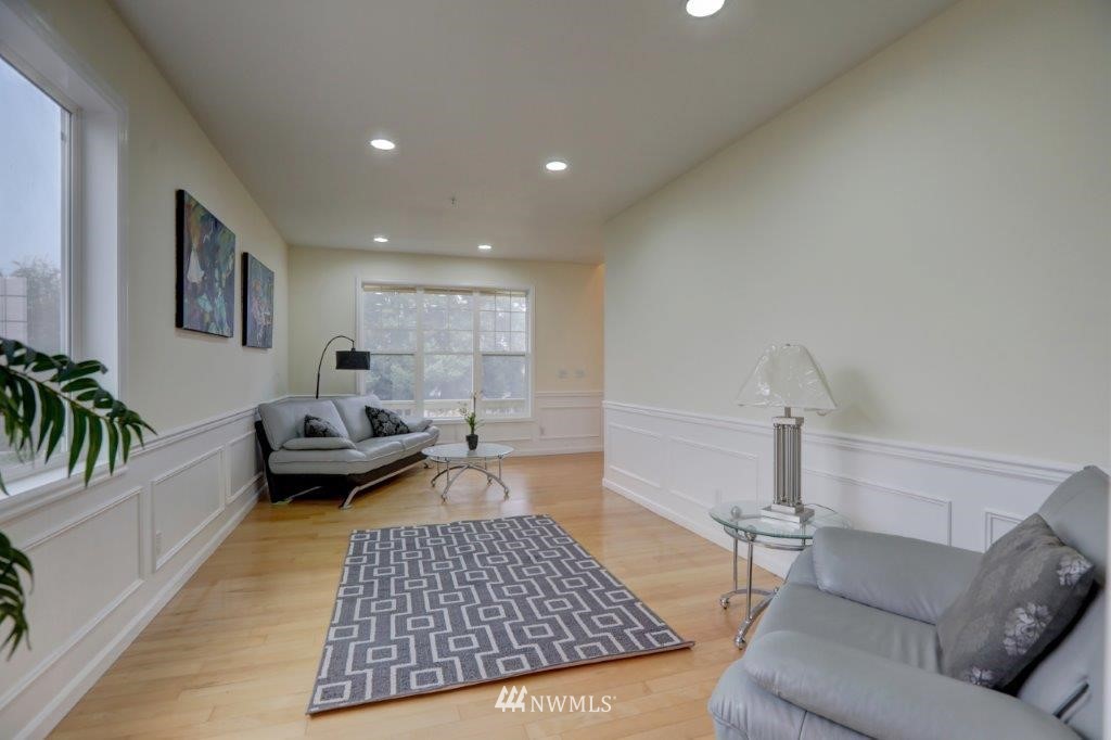 324 Powell Avenue Southwest Renton, WA 98057 - Photo 3 of 23
