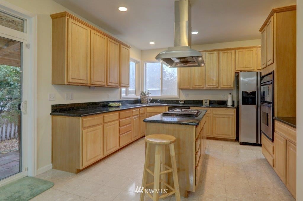 324 Powell Avenue Southwest Renton, WA 98057 - Photo 4 of 23
