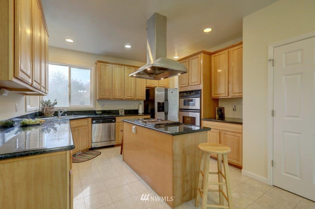 324 Powell Avenue Southwest Renton, WA 98057 - Photo 5 of 23