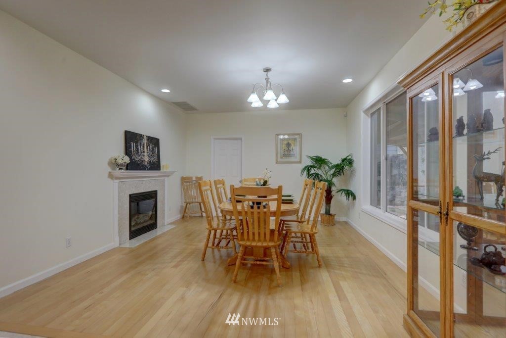 324 Powell Avenue Southwest Renton, WA 98057 - Photo 6 of 23