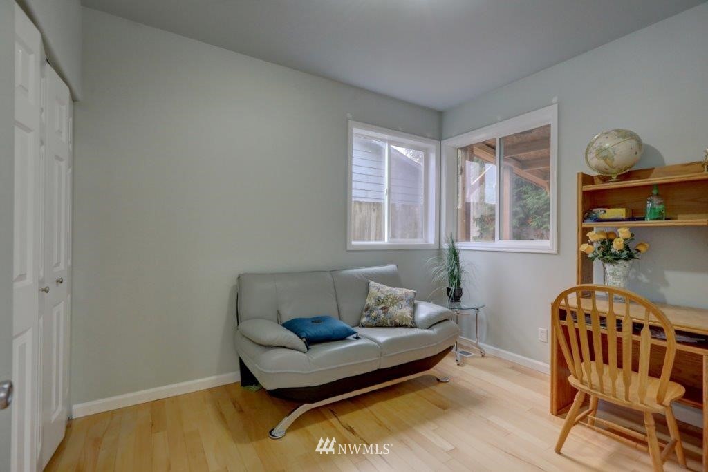 324 Powell Avenue Southwest Renton, WA 98057 - Photo 8 of 23