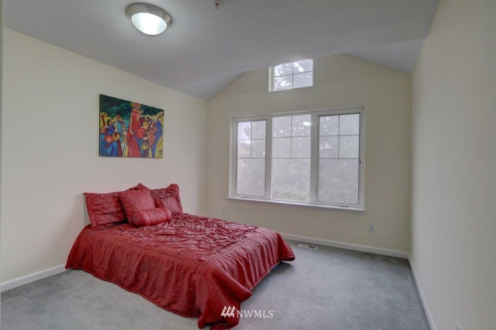 324 Powell Avenue Southwest Renton, WA 98057 - Photo 9 of 23