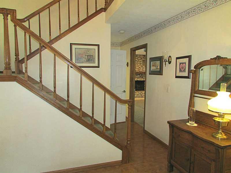3015 Linmuth Drive West Springfield, OH 45503 - Photo 3 of 25