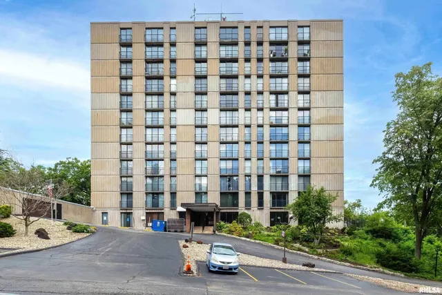 $125,000 | 1800 7th Street, Unit 8C, East Moline, IL 61244