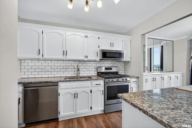 $125,000 | 1800 7th Street, Unit 8C, East Moline, IL 61244