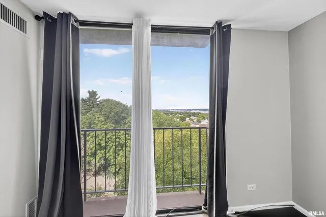 $125,000 | 1800 7th Street, Unit 8C, East Moline, IL 61244