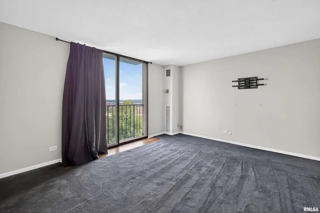 $125,000 | 1800 7th Street, Unit 8C, East Moline, IL 61244