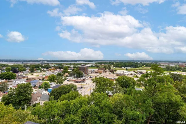 $125,000 | 1800 7th Street, Unit 8C, East Moline, IL 61244