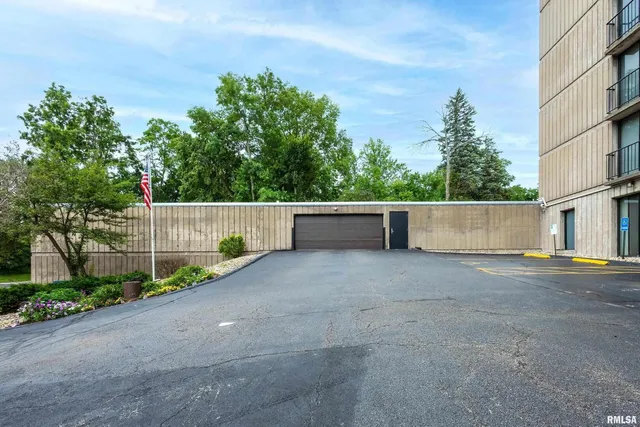 $125,000 | 1800 7th Street, Unit 8C, East Moline, IL 61244