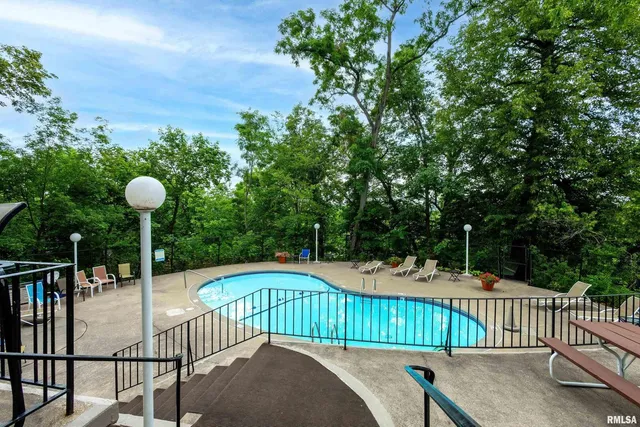 $125,000 | 1800 7th Street, Unit 8C, East Moline, IL 61244