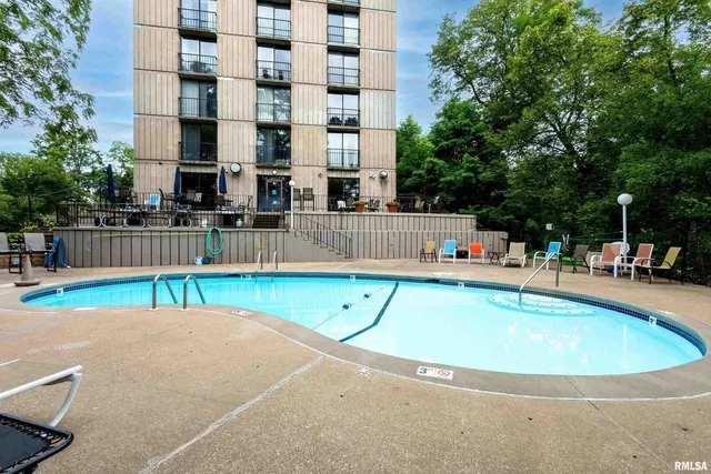 $125,000 | 1800 7th Street, Unit 8C, East Moline, IL 61244