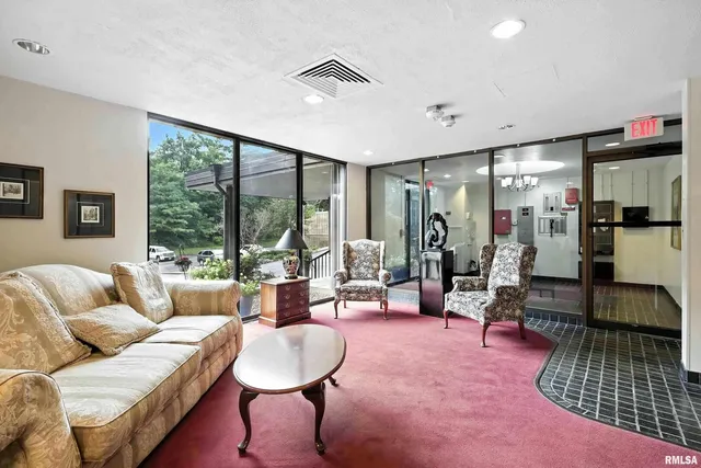 $125,000 | 1800 7th Street, Unit 8C, East Moline, IL 61244