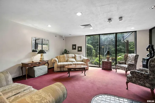 $125,000 | 1800 7th Street, Unit 8C, East Moline, IL 61244