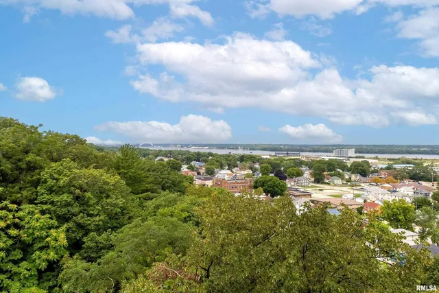 $125,000 | 1800 7th Street, Unit 8C, East Moline, IL 61244