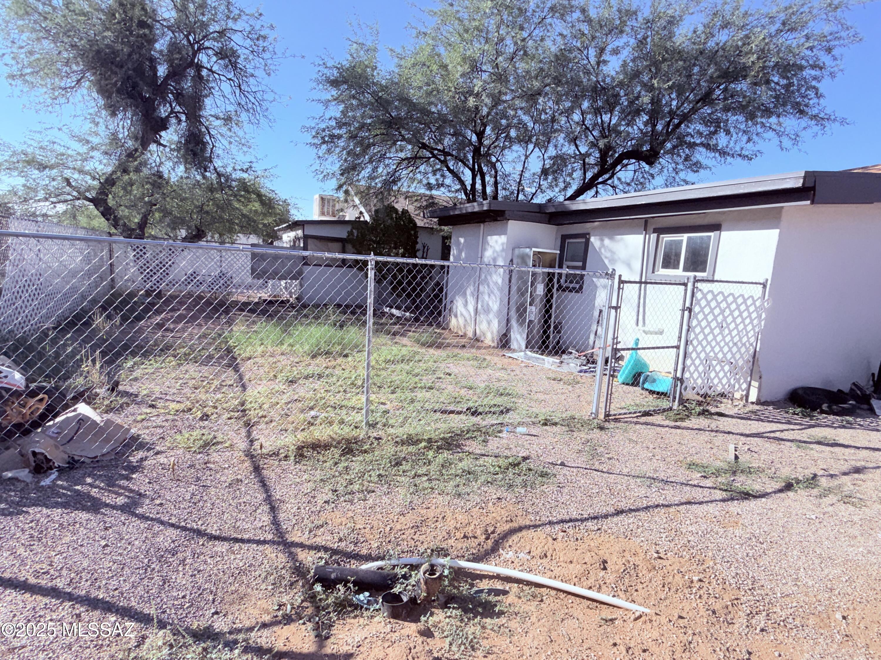 525 East Navajo Road Tucson, AZ 85705 - Photo 7 of 33