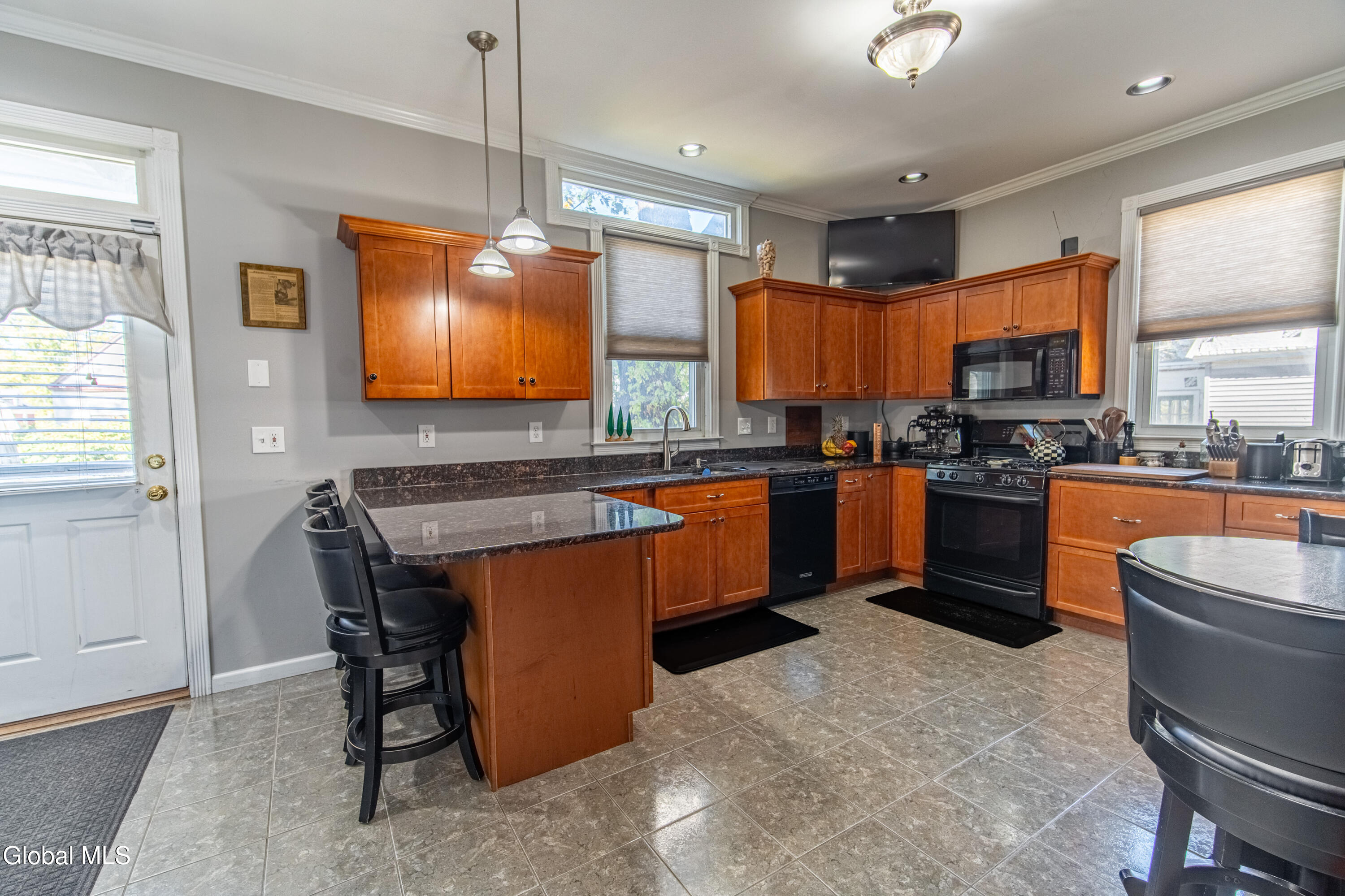 1033 Waverly Place Schenectady, NY 12308 - Photo 16 of 39 1033 Waverly Pl