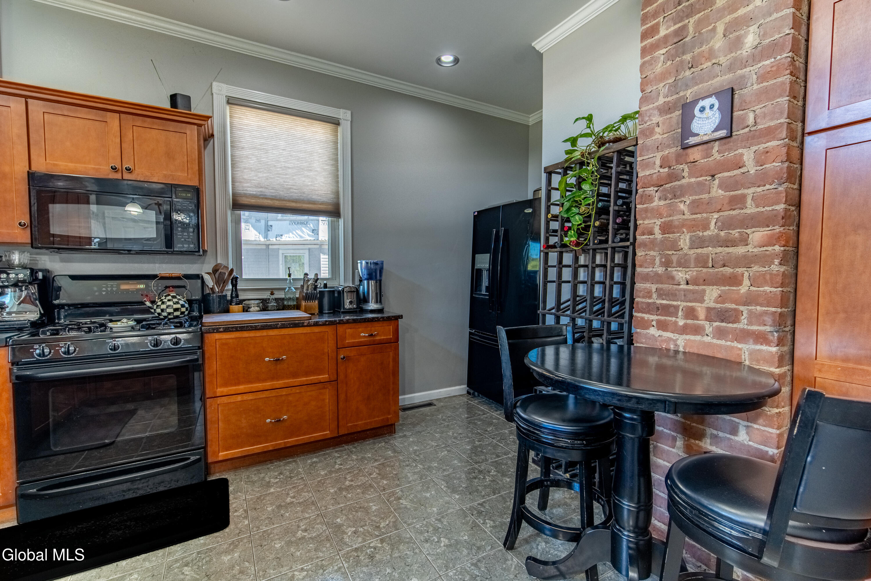 1033 Waverly Place Schenectady, NY 12308 - Photo 18 of 39 1033 Waverly Pl