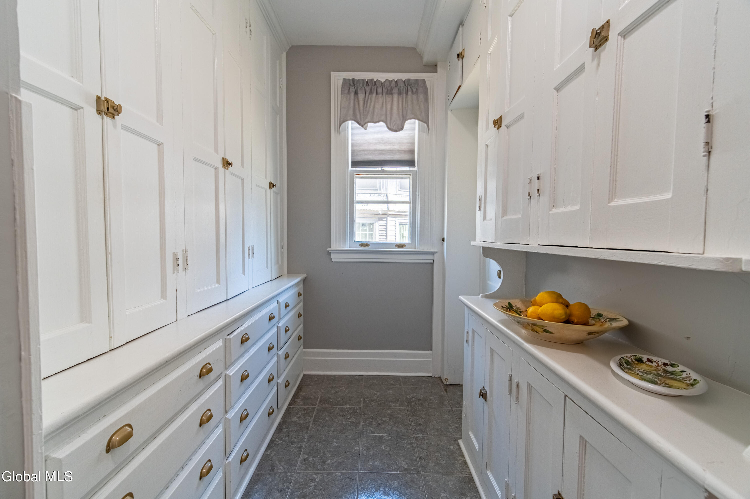 1033 Waverly Place Schenectady, NY 12308 - Photo 19 of 39 1033 Waverly Pl