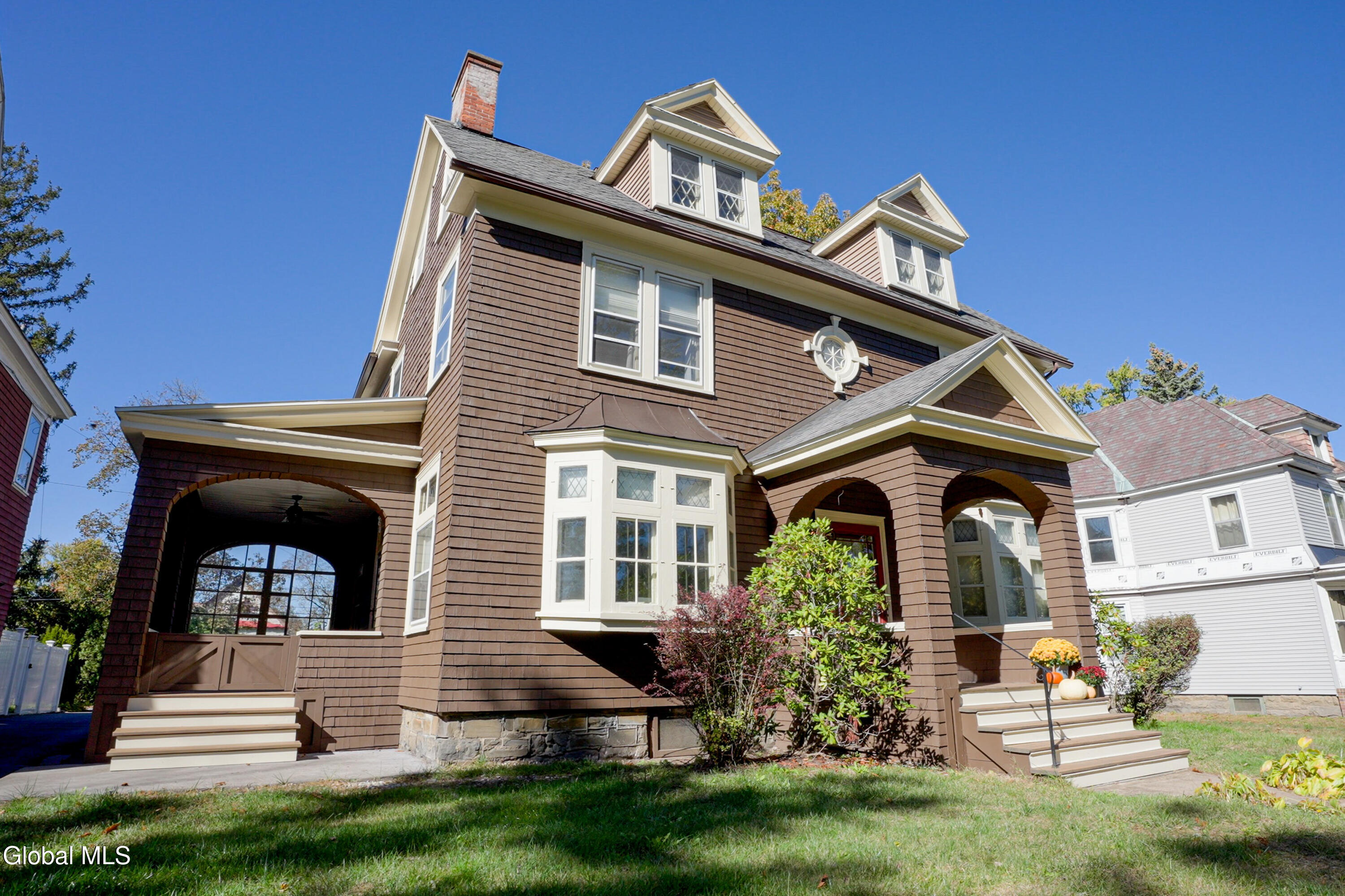 1033 Waverly Place Schenectady, NY 12308 - Photo 2 of 39 1033 Waverly Pl