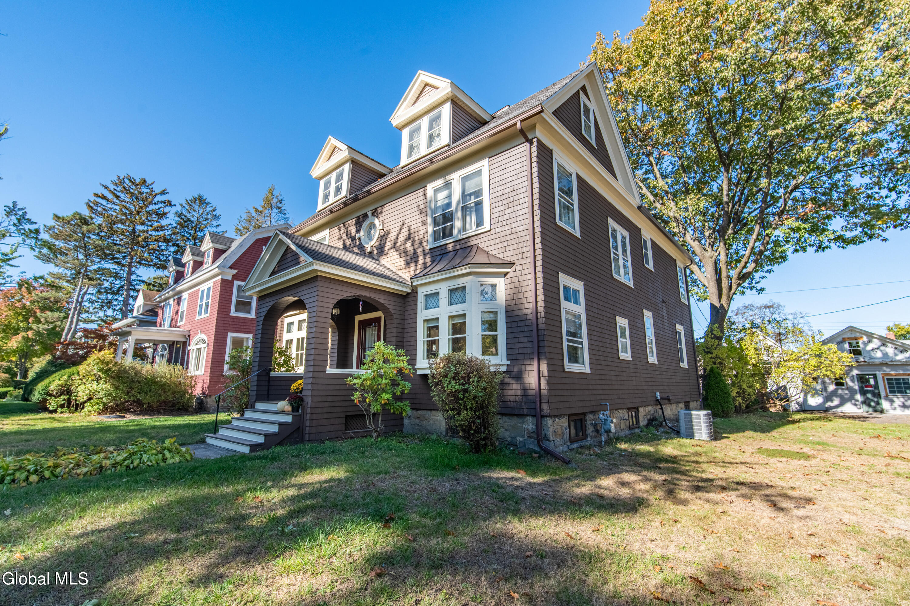 1033 Waverly Place Schenectady, NY 12308 - Photo 3 of 39 1033 Waverly Pl