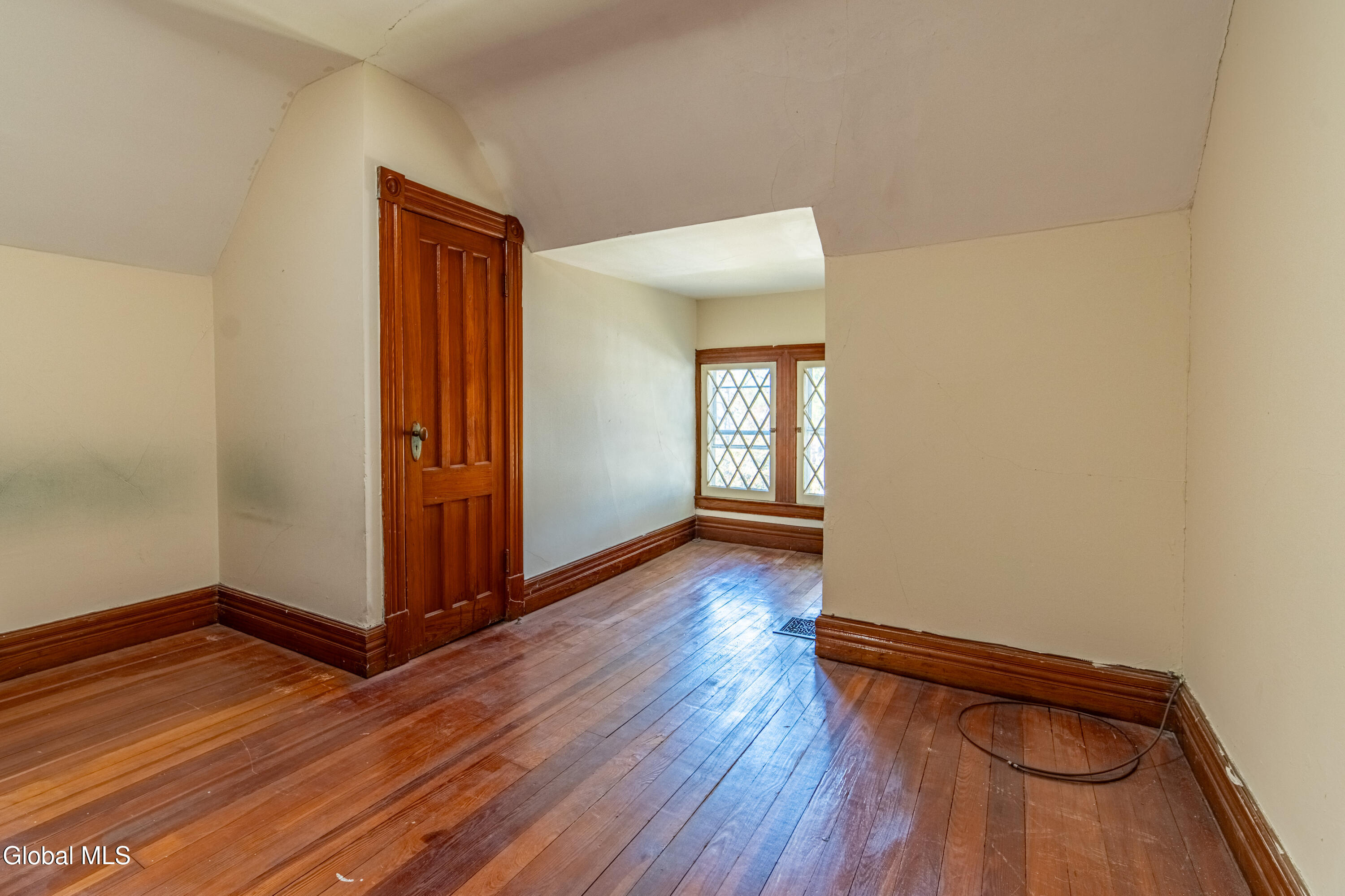 1033 Waverly Place Schenectady, NY 12308 - Photo 33 of 39 1033 Waverly Pl