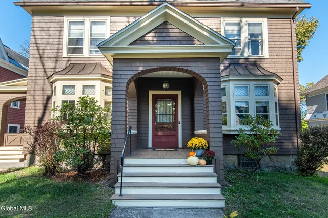 $425,000 | 1033 Waverly Place, Schenectady, NY 12308
