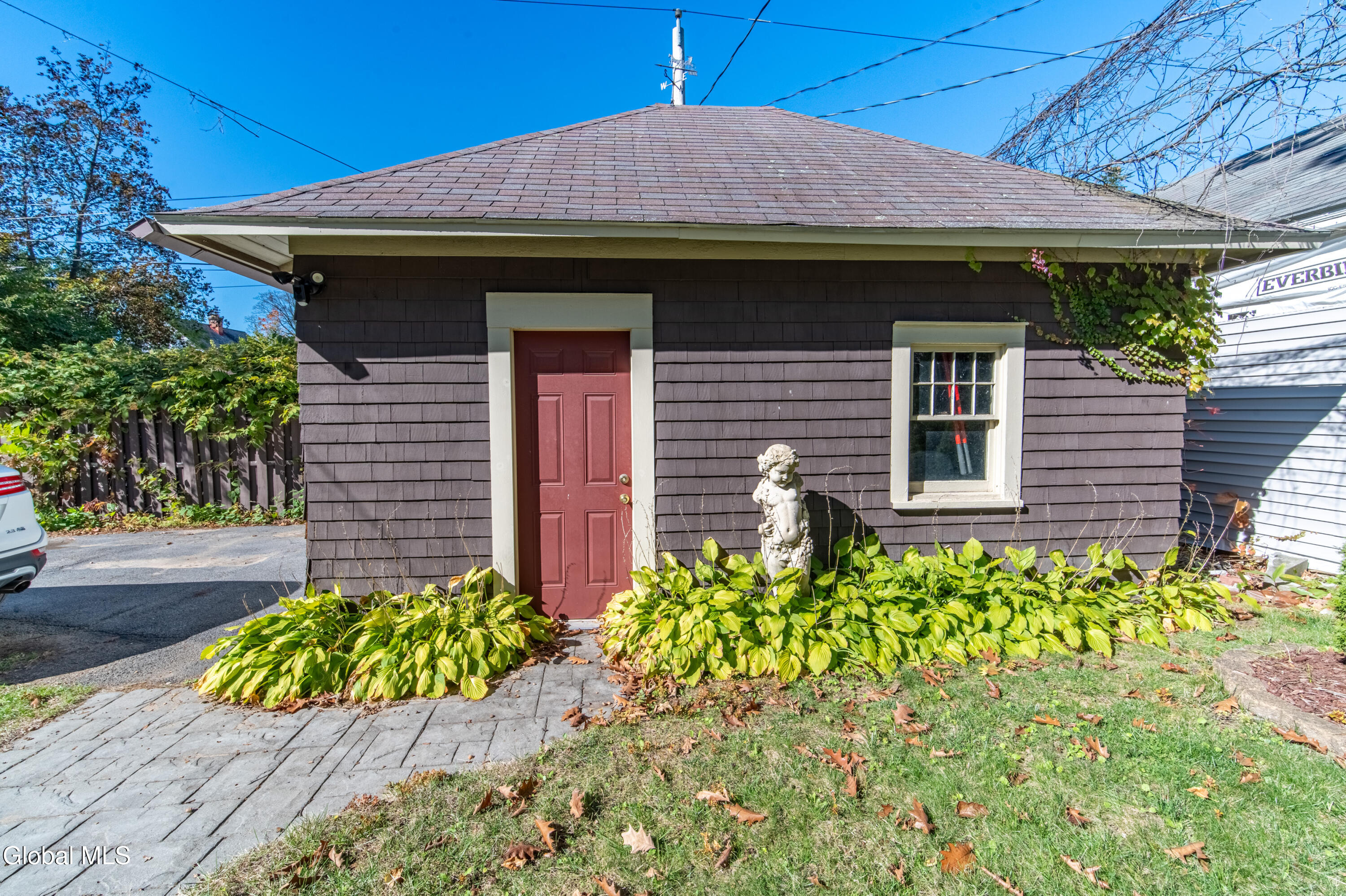 1033 Waverly Place Schenectady, NY 12308 - Photo 8 of 39 1033 Waverly Pl