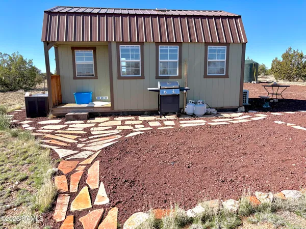 a view of a house with backyard