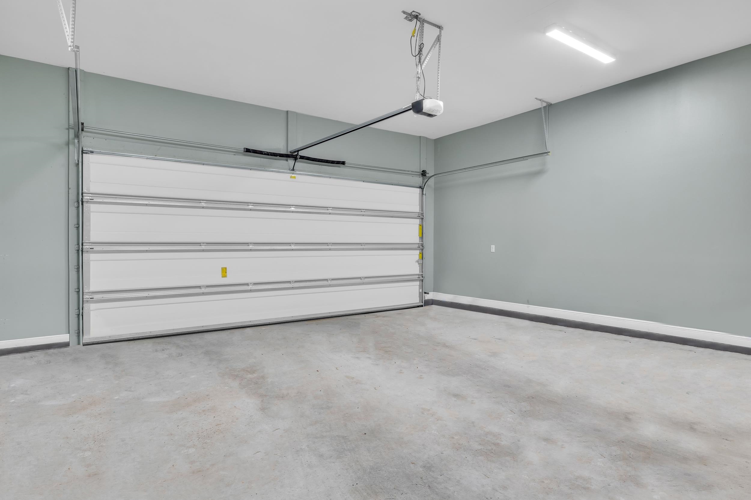 8928 Bay Point Drive Elberta, AL 36530 - Photo 29 of 55 Garage