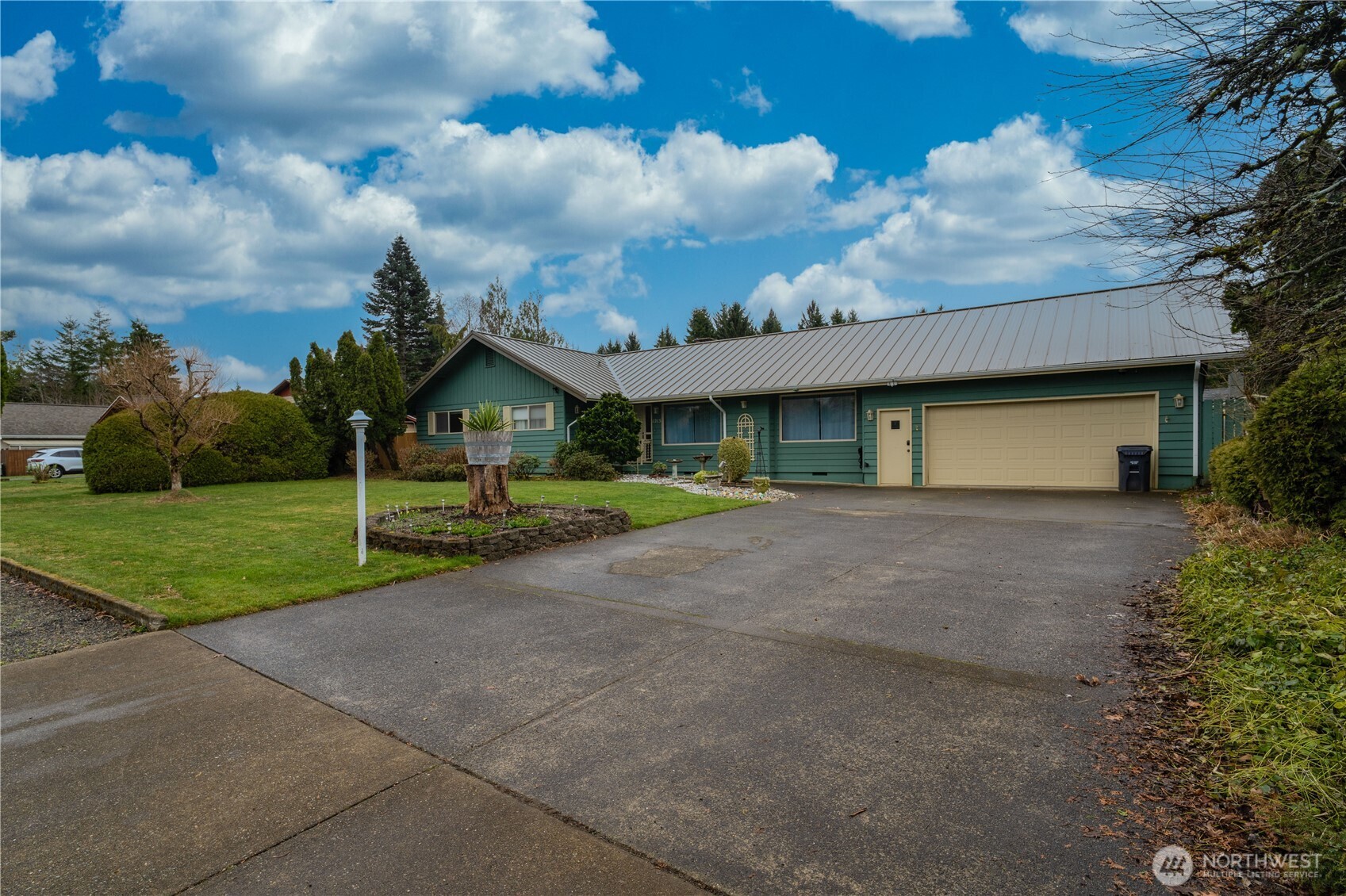 1215 Dundee Drive Cosmopolis, WA 98537 - Photo 1 of 30 a front view of a house with a yard and garage