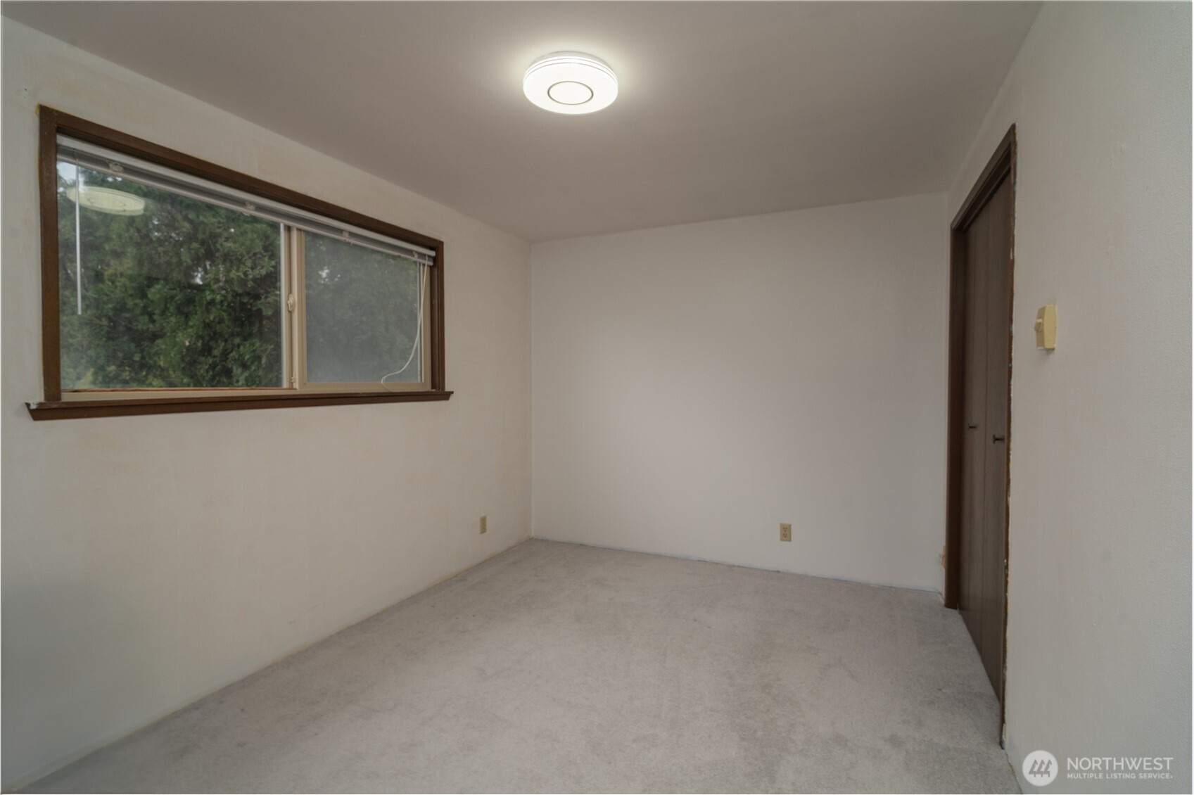 1215 Dundee Drive Cosmopolis, WA 98537 - Photo 19 of 30 an empty room with a window