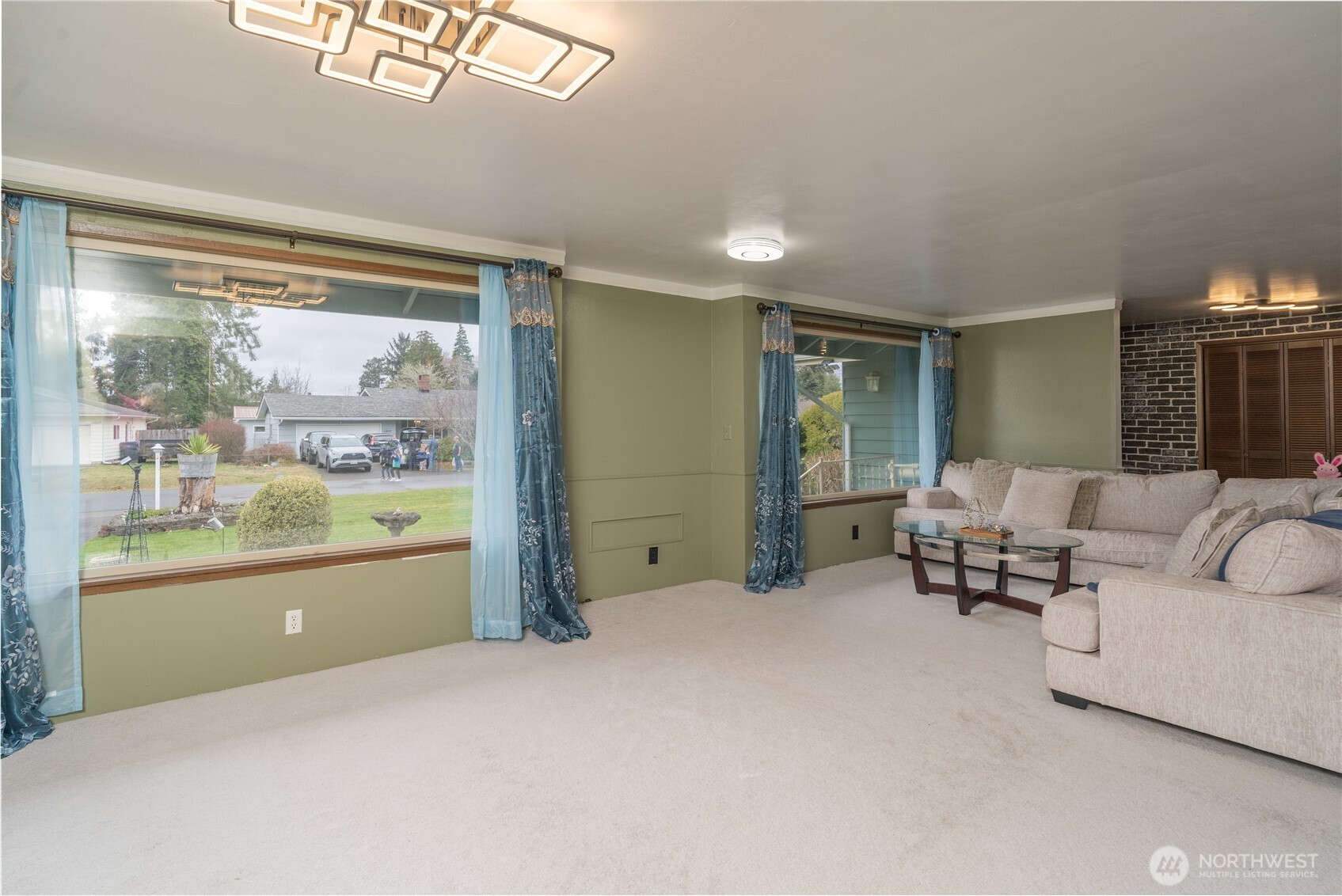 1215 Dundee Drive Cosmopolis, WA 98537 - Photo 8 of 30 a living room with furniture and a large window