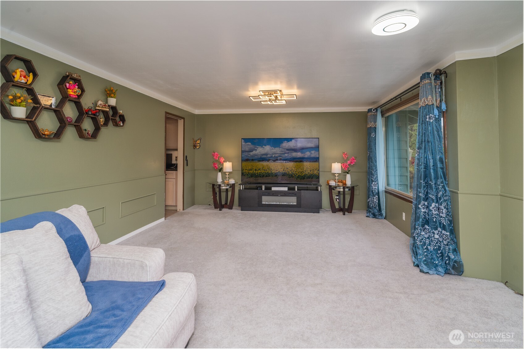 1215 Dundee Drive Cosmopolis, WA 98537 - Photo 10 of 30 a living room with furniture and a flat screen tv