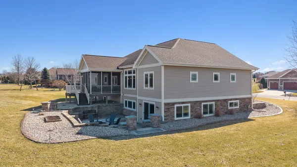 $949,900 | 3122 Saddle Brooke Trail, Sun Prairie, WI 53590