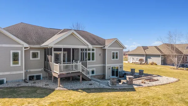 $949,900 | 3122 Saddle Brooke Trail, Sun Prairie, WI 53590